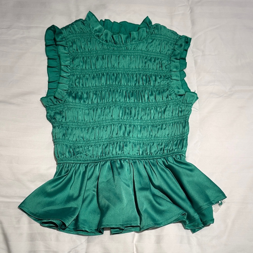 Glam Kelly Green Ruffled Blouse new. Size Medium